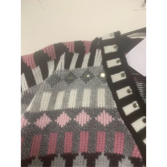 Vintage Patterned Sweater - Picture 5 of 9